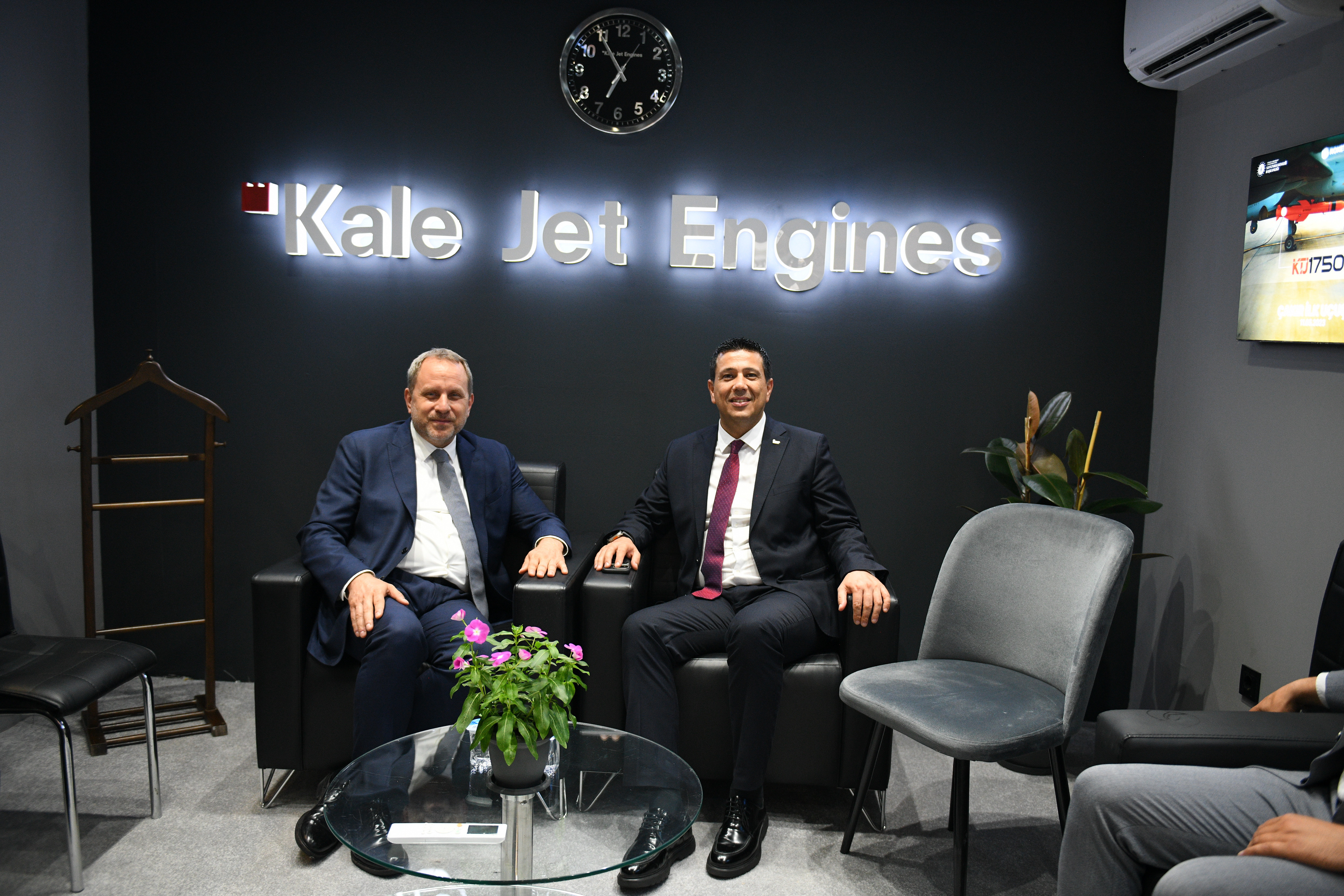 As part of IDEF’25, our General Manager Prof. Dr. Abdurrahman Akyol visited Kale Jet Chairman of the Board Osman Okyay.
